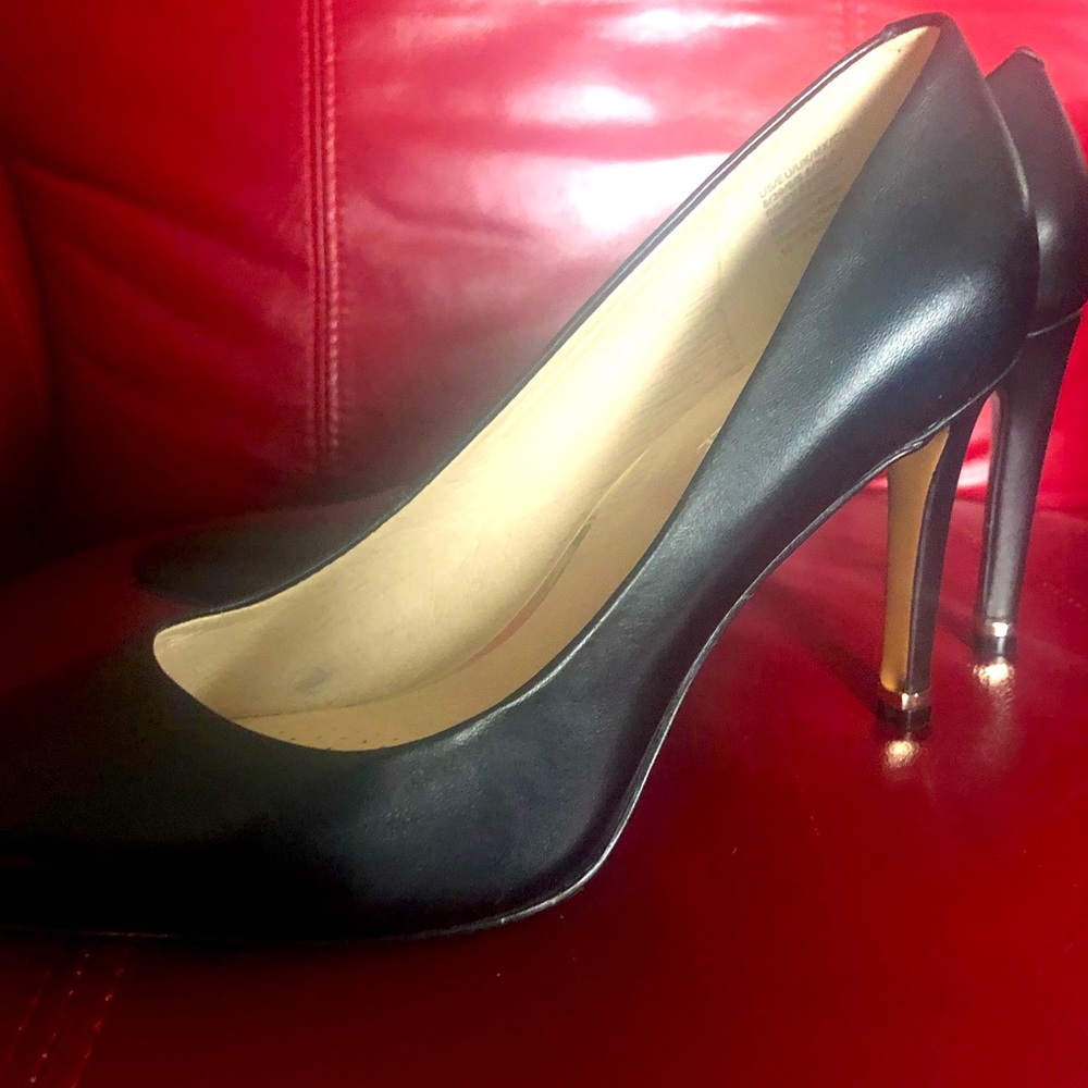 Kenneth Cole New York - Black & Gold Heels